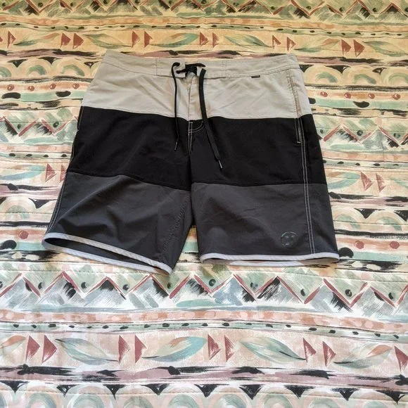 Hurley Surf Surfer Beach Men's Drawstring Black Gray Board Shorts Size 33 x 8.5" - Picture 1 of 7